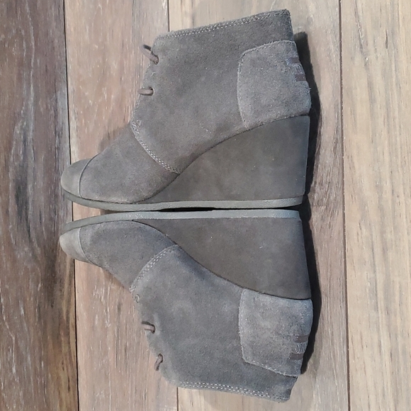 Toms "Like New" Desert wedge Suede shoes sz 10 - Picture 6 of 13